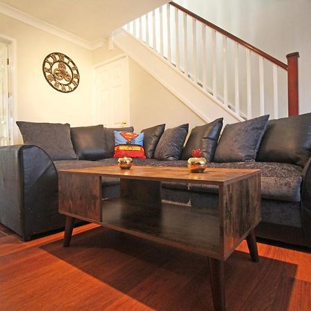The Barwoods - Modern Spacious Home In Chester - Parking Eksteriør bilde