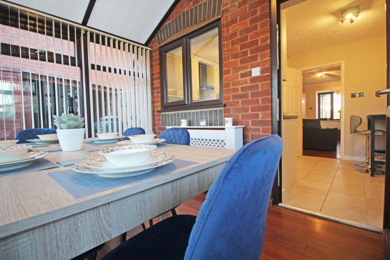 The Barwoods - Modern Spacious Home In Chester - Parking Eksteriør bilde